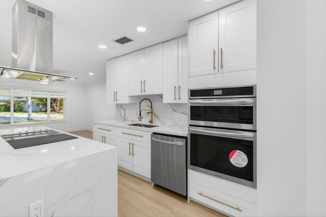 360 SW 2nd Street, Boca Raton, FL 33432