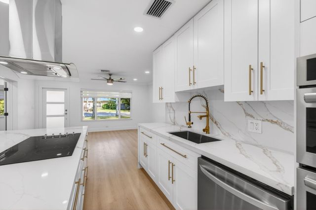 360 SW 2nd Street, Boca Raton, FL 33432