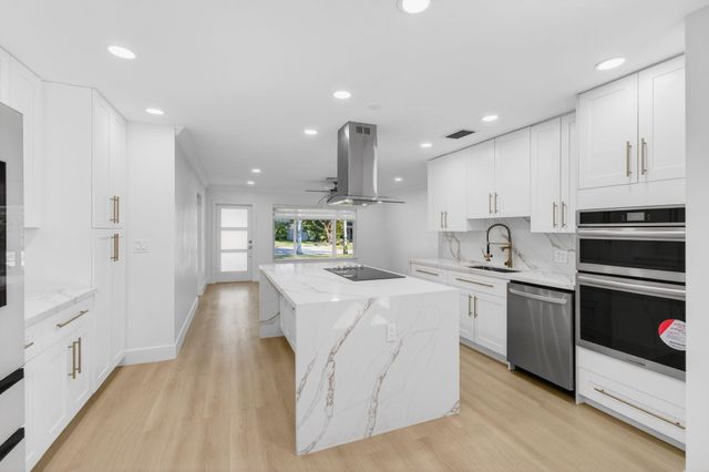 360 SW 2nd Street, Boca Raton, FL 33432