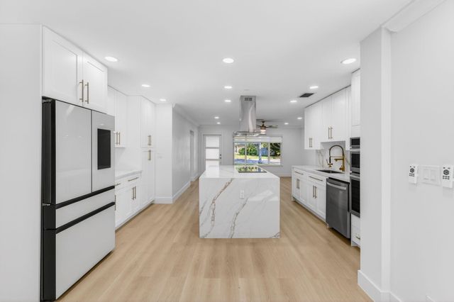 360 SW 2nd Street, Boca Raton, FL 33432
