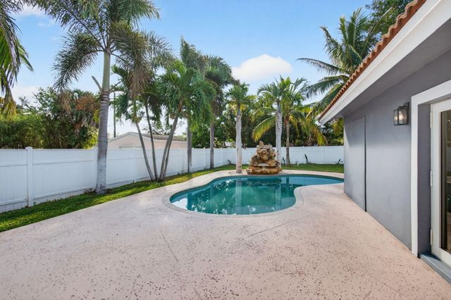 360 SW 2nd Street, Boca Raton, FL 33432