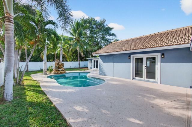 360 SW 2nd Street, Boca Raton, FL 33432
