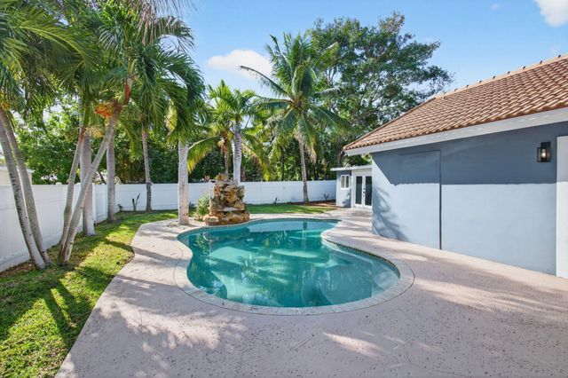 360 SW 2nd Street, Boca Raton, FL 33432