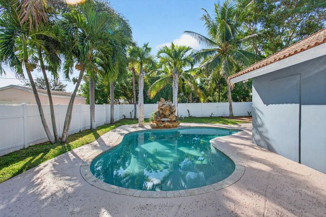 360 SW 2nd Street, Boca Raton, FL 33432