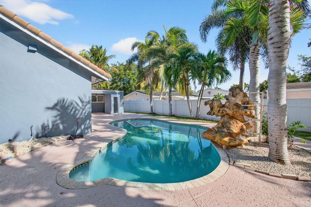 360 SW 2nd Street, Boca Raton, FL 33432