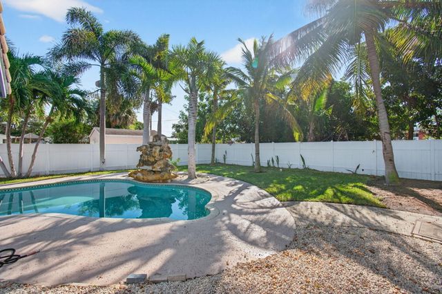 360 SW 2nd Street, Boca Raton, FL 33432