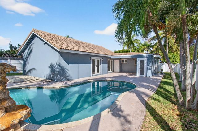 360 SW 2nd Street, Boca Raton, FL 33432