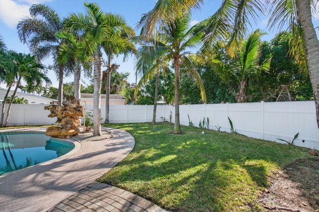 360 SW 2nd Street, Boca Raton, FL 33432