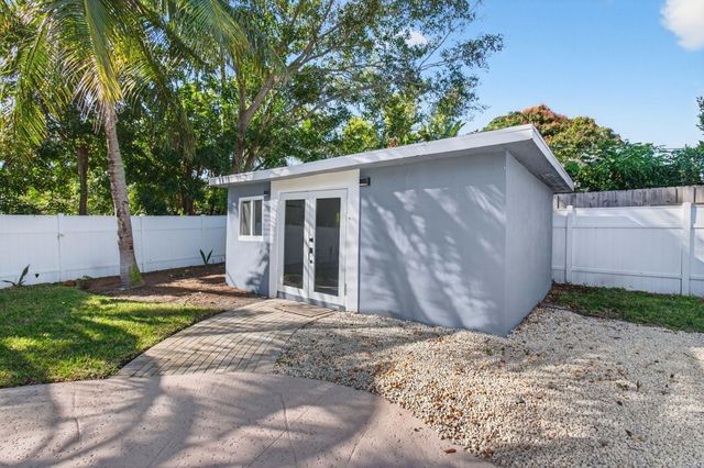 360 SW 2nd Street, Boca Raton, FL 33432