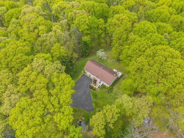 87 Buckhorn Dr, White Twp., NJ 07823