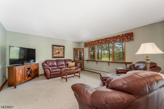 87 Buckhorn Dr, White Twp., NJ 07823