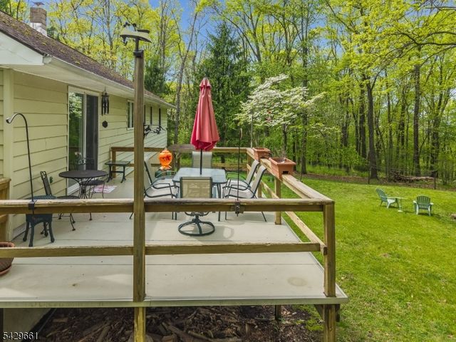 87 Buckhorn Dr, White Twp., NJ 07823