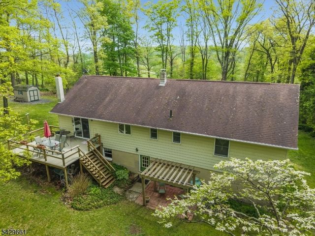 87 Buckhorn Dr, White Twp., NJ 07823