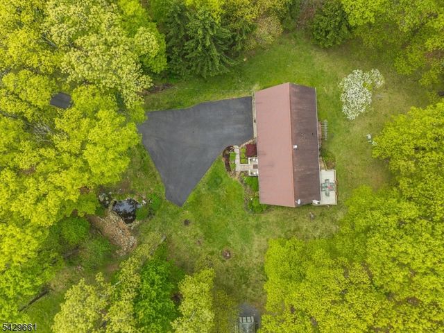 87 Buckhorn Dr, White Twp., NJ 07823