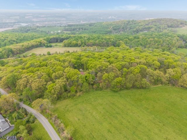 87 Buckhorn Dr, White Twp., NJ 07823