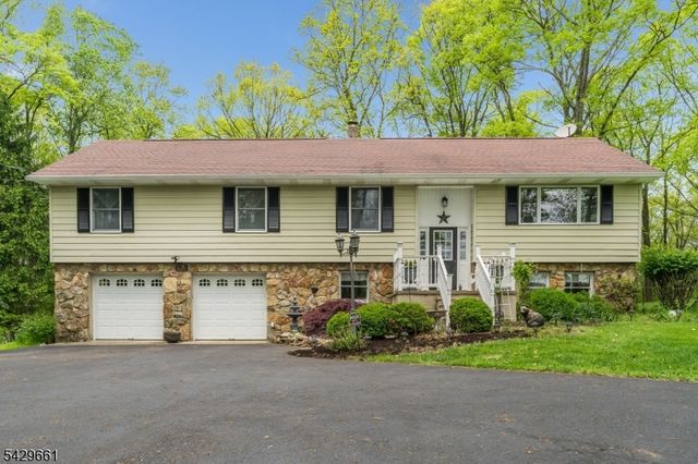87 Buckhorn Dr, White Twp., NJ 07823