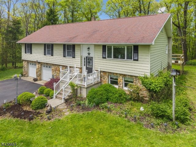 87 Buckhorn Dr, White Twp., NJ 07823
