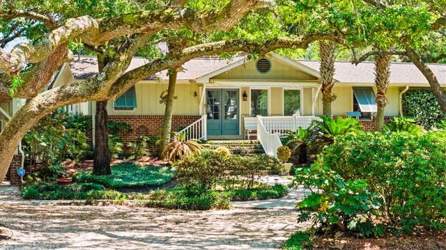 268 Lakeshore Dr., Pawleys Island, SC 29585