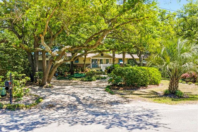 268 Lakeshore Dr., Pawleys Island, SC 29585