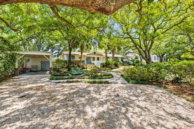 268 Lakeshore Dr., Pawleys Island, SC 29585