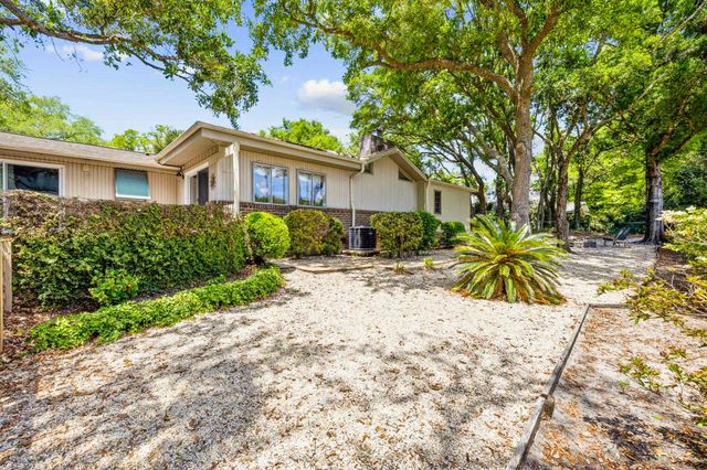 268 Lakeshore Dr., Pawleys Island, SC 29585