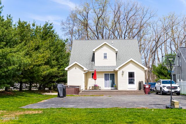 542 Hudson River Road, Halfmoon, NY 12188
