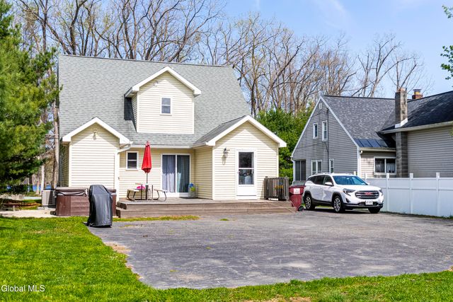 542 Hudson River Road, Halfmoon, NY 12188