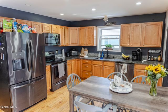 542 Hudson River Road, Halfmoon, NY 12188