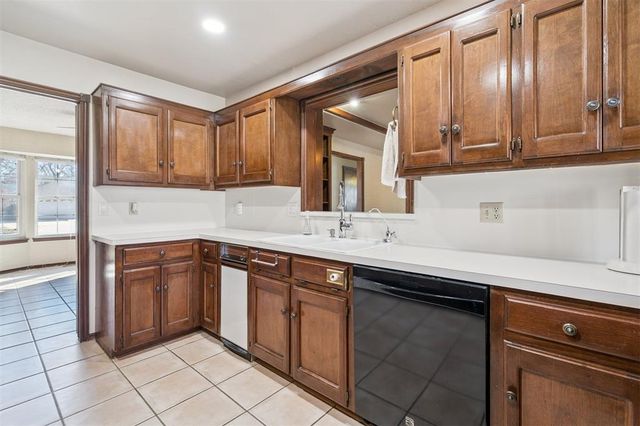 2901 Woodcreek Road, Midwest City, OK 73110