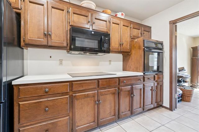 2901 Woodcreek Road, Midwest City, OK 73110