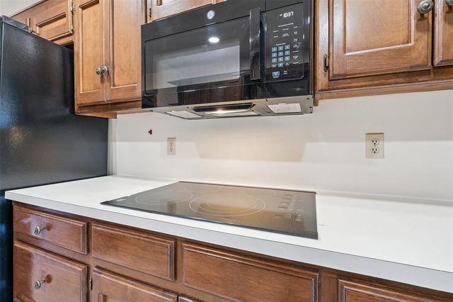 2901 Woodcreek Road, Midwest City, OK 73110