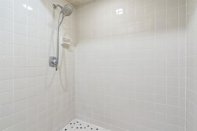 2901 Woodcreek Road, Midwest City, OK 73110