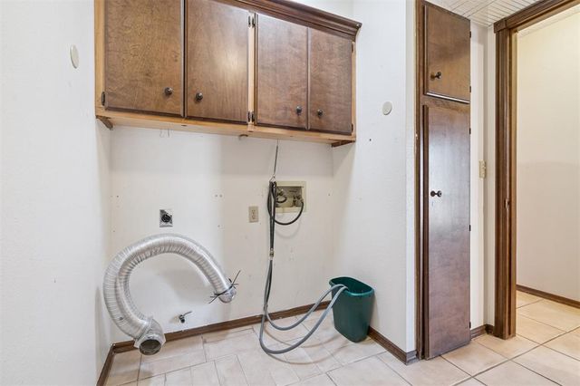 2901 Woodcreek Road, Midwest City, OK 73110