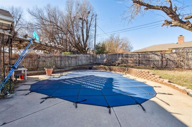 2901 Woodcreek Road, Midwest City, OK 73110