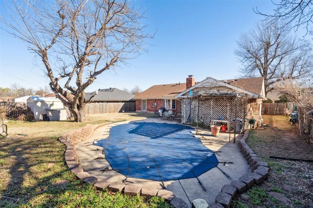 2901 Woodcreek Road, Midwest City, OK 73110
