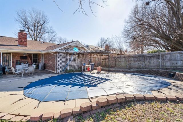 2901 Woodcreek Road, Midwest City, OK 73110