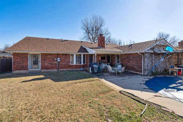 2901 Woodcreek Road, Midwest City, OK 73110