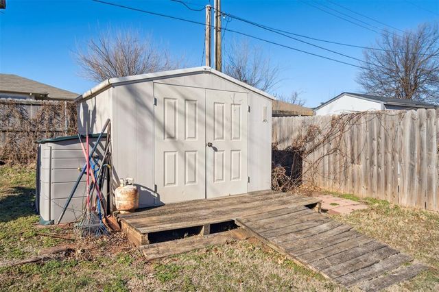 2901 Woodcreek Road, Midwest City, OK 73110