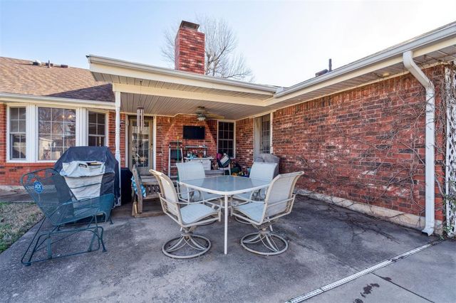 2901 Woodcreek Road, Midwest City, OK 73110