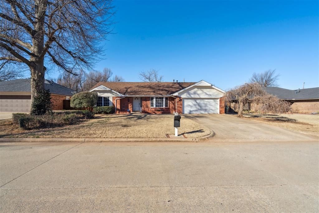 2901 Woodcreek Road, Midwest City, OK 73110