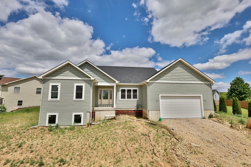 4401 Crested Owl Lane, Madison, WI 53718