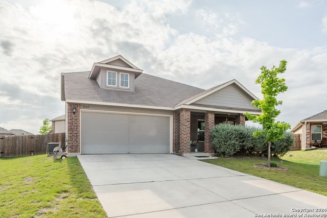 1009 SANDWELL CT, Seguin, TX 78155
