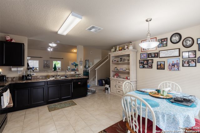 1009 SANDWELL CT, Seguin, TX 78155