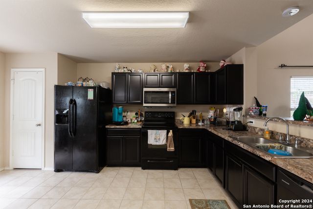 1009 SANDWELL CT, Seguin, TX 78155