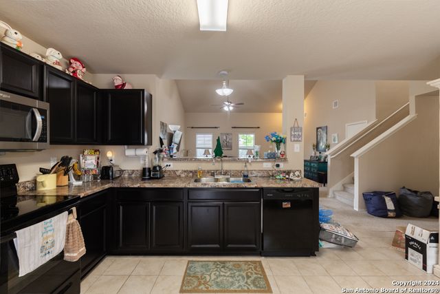 1009 SANDWELL CT, Seguin, TX 78155