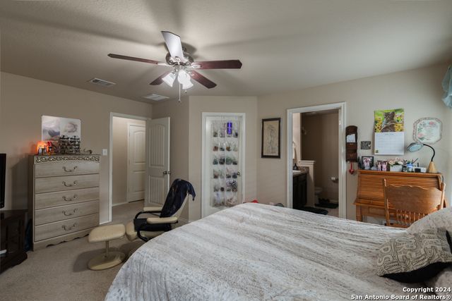 1009 SANDWELL CT, Seguin, TX 78155