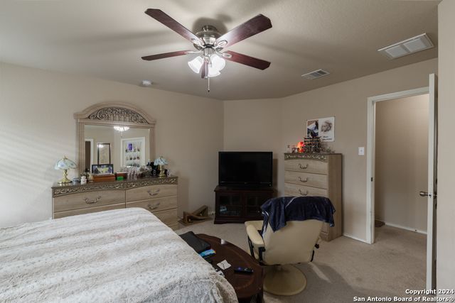 1009 SANDWELL CT, Seguin, TX 78155