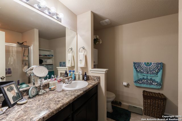 1009 SANDWELL CT, Seguin, TX 78155