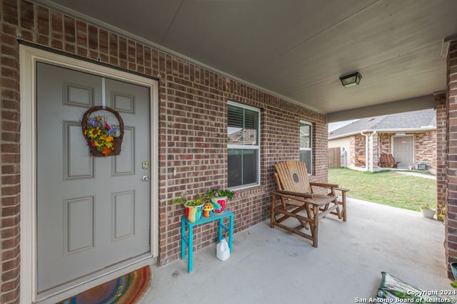 1009 SANDWELL CT, Seguin, TX 78155