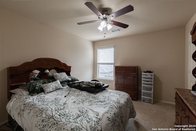 1009 SANDWELL CT, Seguin, TX 78155